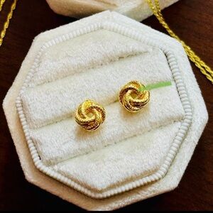 Love knot Earrings 18k gold
